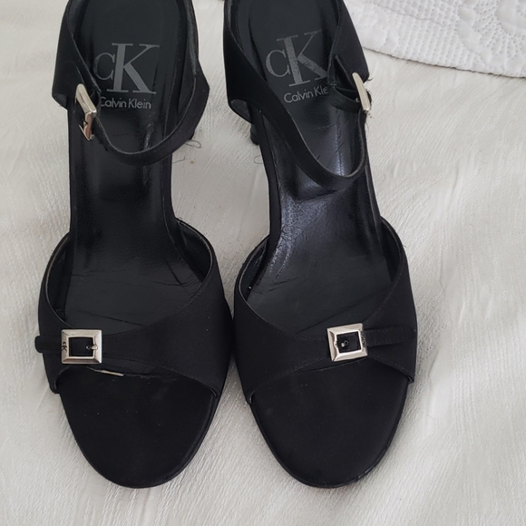 Calvin Klein sandal muted satin finish - Picture 2 of 6